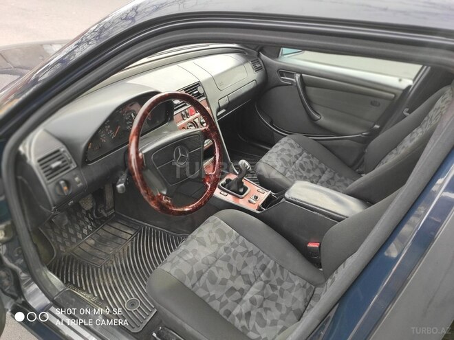 Mercedes C 220 1998, 283,500 km - 2.2 л - Zaqatala