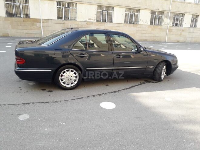 Mercedes E 220 2001, 285,000 km - 2.2 l - Bakı