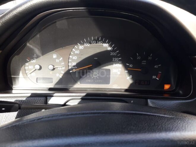 Mercedes E 220 2001, 285,000 km - 2.2 l - Bakı