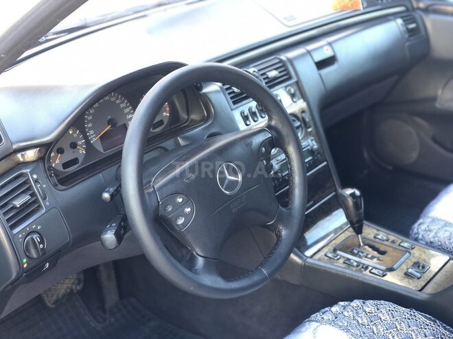 Mercedes E 240 2001, 214,492 km - 2.4 l - Gəncə