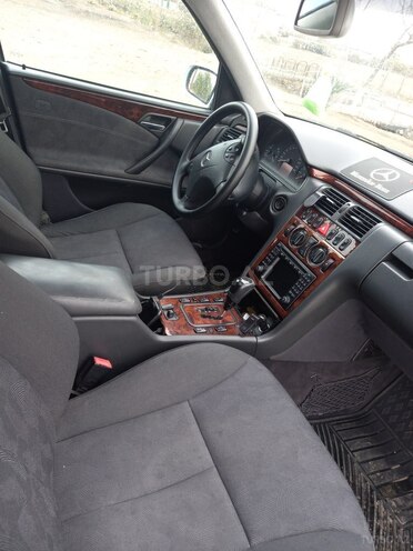 Mercedes E 240 2000, 274,444 km - 2.4 l - Neftçala