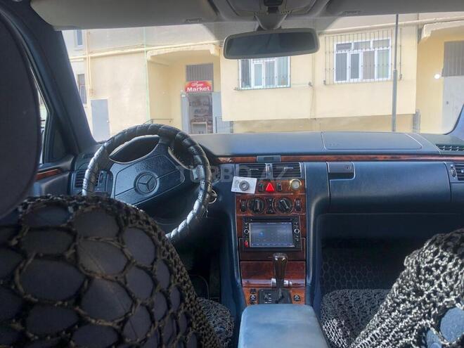 Mercedes E 240 1998, 217,584 km - 2.4 л - Bakı