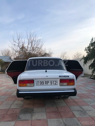 LADA (VAZ) 2107 2009, 85,000 km - 1.6 l - Ucar