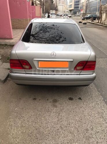 Mercedes E 240 1999, 250,000 km - 2.4 л - Bakı