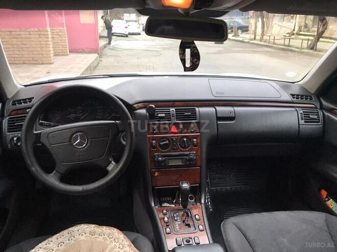 Mercedes E 240 1999, 250,000 km - 2.4 л - Bakı