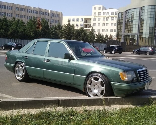 Mercedes E 220 1994, 233,000 km - 2.2 l - Bakı
