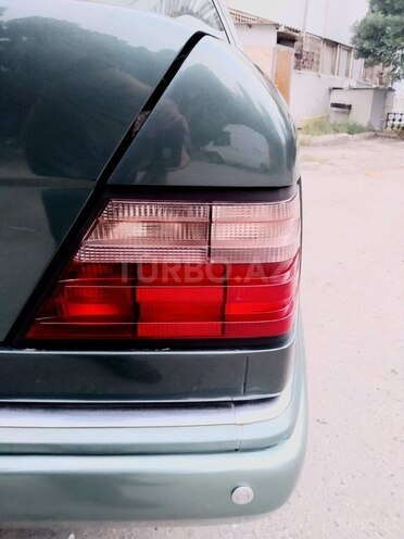 Mercedes E 220 1994, 233,000 km - 2.2 l - Bakı
