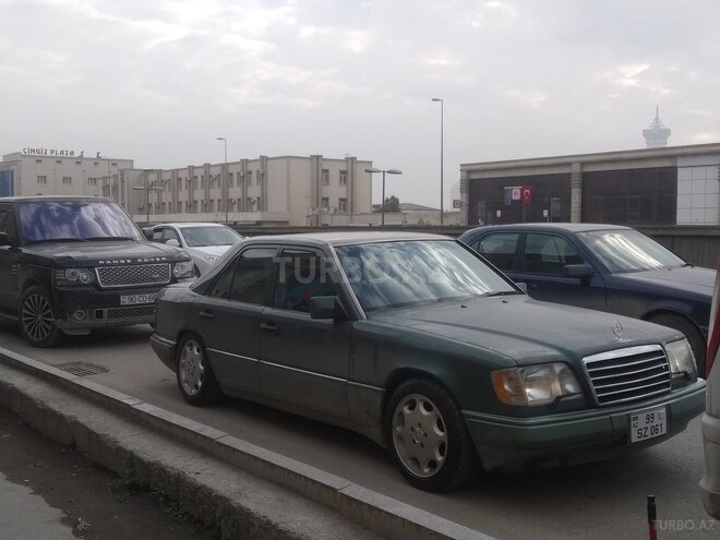 Mercedes E 220 1994, 233,000 km - 2.2 l - Bakı