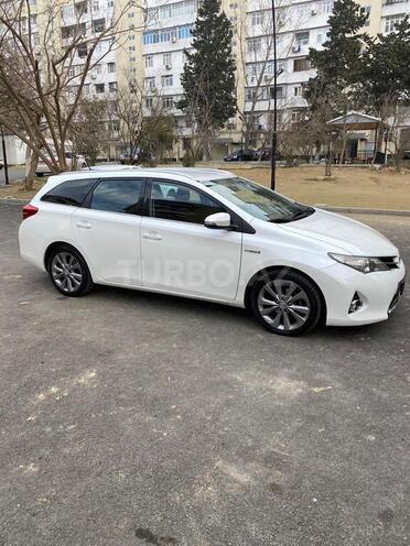 Toyota Auris 2013, 137,300 km - 1.8 л - Bakı