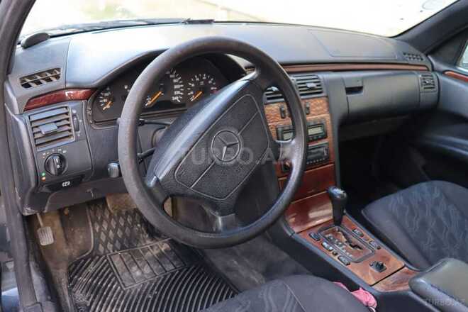 Mercedes E 240 1998, 260,000 km - 2.4 l - Sumqayıt