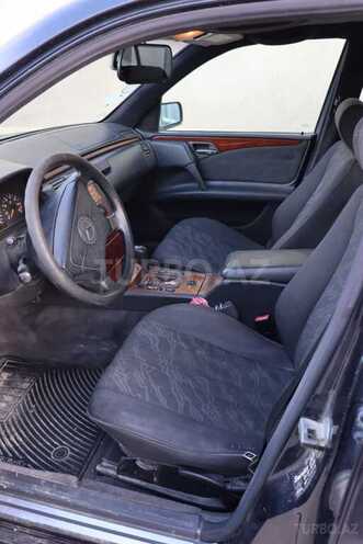 Mercedes E 240 1998, 260,000 km - 2.4 l - Sumqayıt