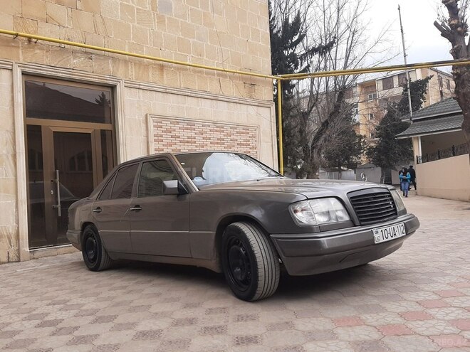 Mercedes E 300 1993, 245,000 km - 3.0 l - Qazax