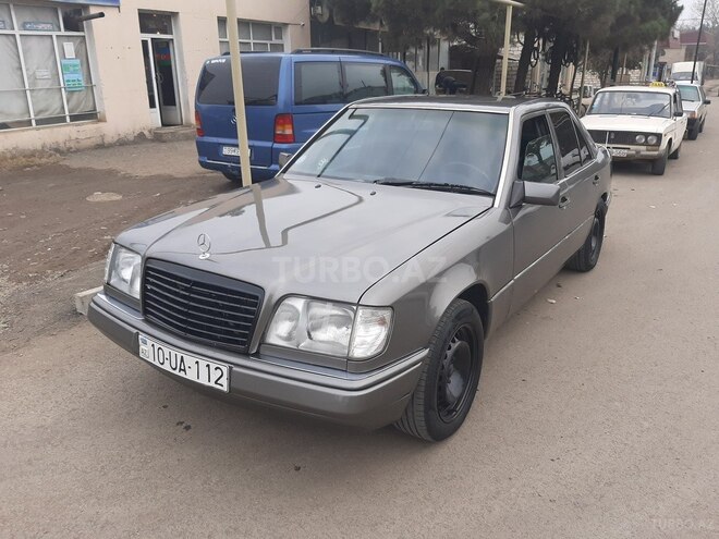 Mercedes E 300 1993, 245,000 km - 3.0 l - Qazax