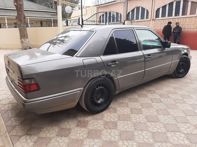 Mercedes E 300 1993, 245,000 km - 3.0 l - Qazax