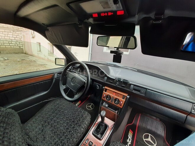 Mercedes E 300 1993, 245,000 km - 3.0 l - Qazax