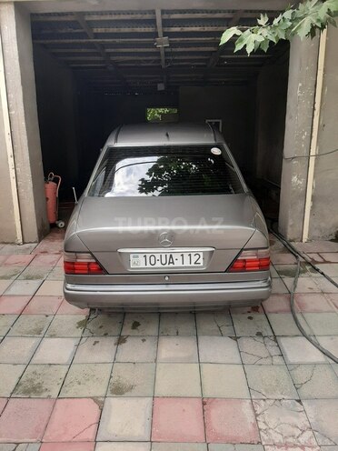 Mercedes E 300 1993, 245,000 km - 3.0 l - Qazax