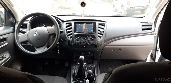 Mitsubishi L200 2015, 63,000 km - 2.5 л - Bakı