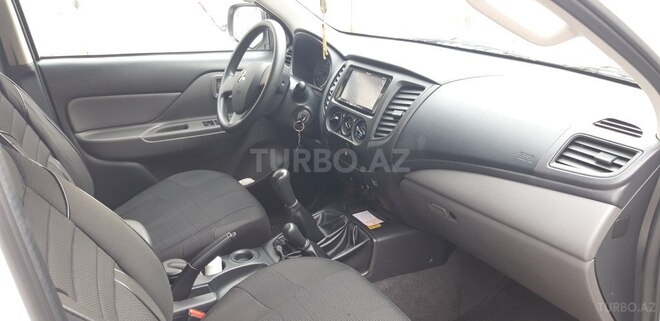 Mitsubishi L200 2015, 63,000 km - 2.5 л - Bakı