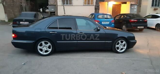 Mercedes E 220 2000, 249,000 km - 2.2 л - Bakı