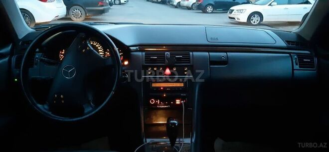 Mercedes E 220 2000, 249,000 km - 2.2 л - Bakı