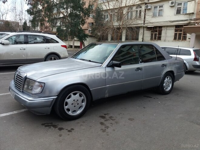 Mercedes E 300 1988, 237,399 km - 3.0 l - Bakı
