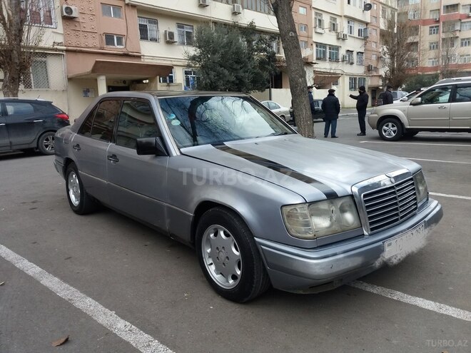 Mercedes E 300 1988, 237,399 km - 3.0 l - Bakı