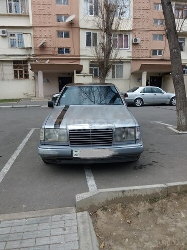 Mercedes E 300 1988, 237,399 km - 3.0 l - Bakı