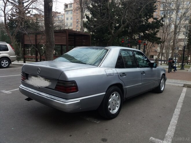 Mercedes E 300 1988, 237,399 km - 3.0 l - Bakı