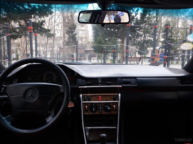 Mercedes E 300 1988, 237,399 km - 3.0 l - Bakı