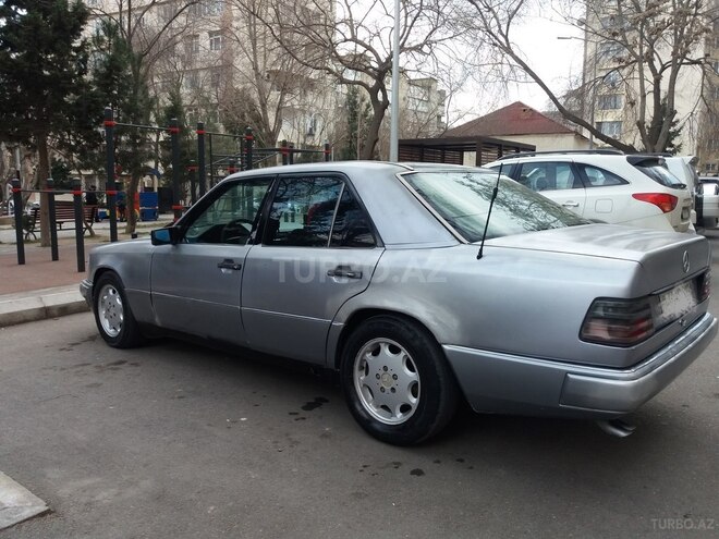 Mercedes E 300 1988, 237,399 km - 3.0 l - Bakı