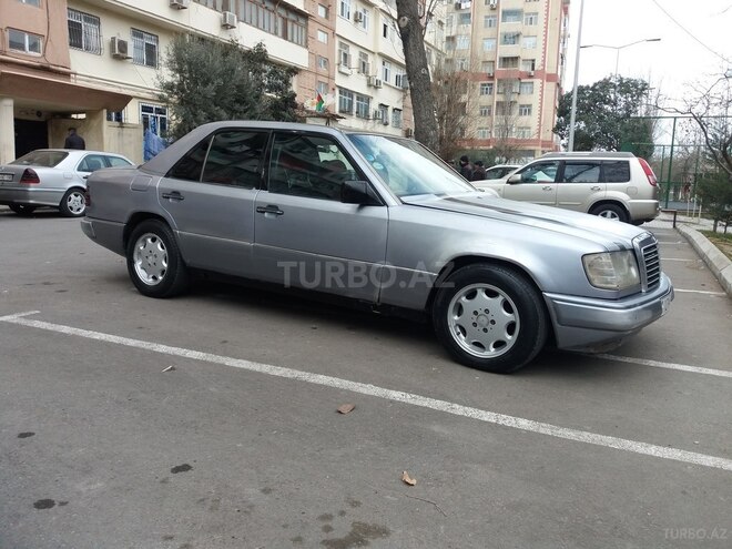 Mercedes E 300 1988, 237,399 km - 3.0 l - Bakı