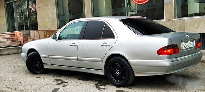 Mercedes E 240 2000, 275,000 km - 2.4 l - Bakı