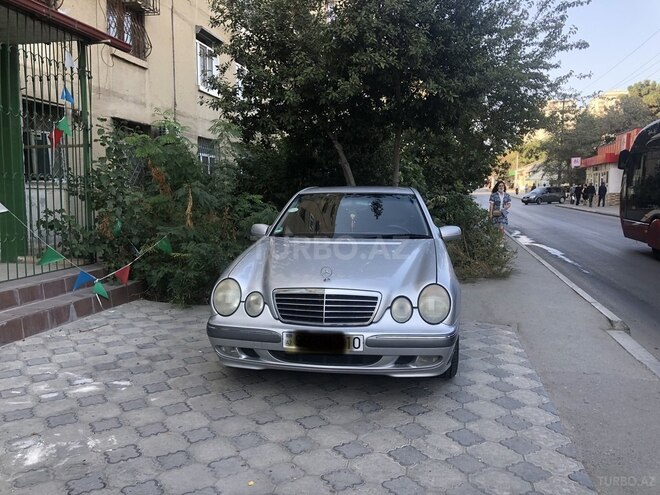 Mercedes E 240 2000, 267,000 km - 2.4 л - Bakı