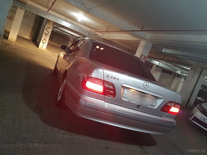 Mercedes E 240 2000, 267,000 km - 2.4 л - Bakı