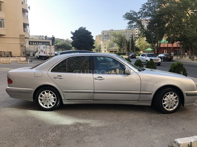 Mercedes E 240 2000, 267,000 km - 2.4 л - Bakı