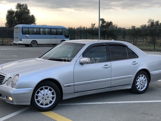 Mercedes E 240 2000, 326,900 km - 2.6 l - Bakı