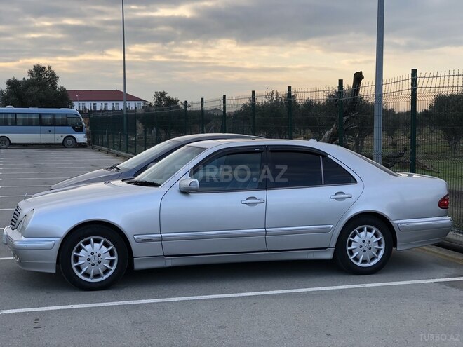 Mercedes E 240 2000, 326,900 km - 2.6 l - Bakı