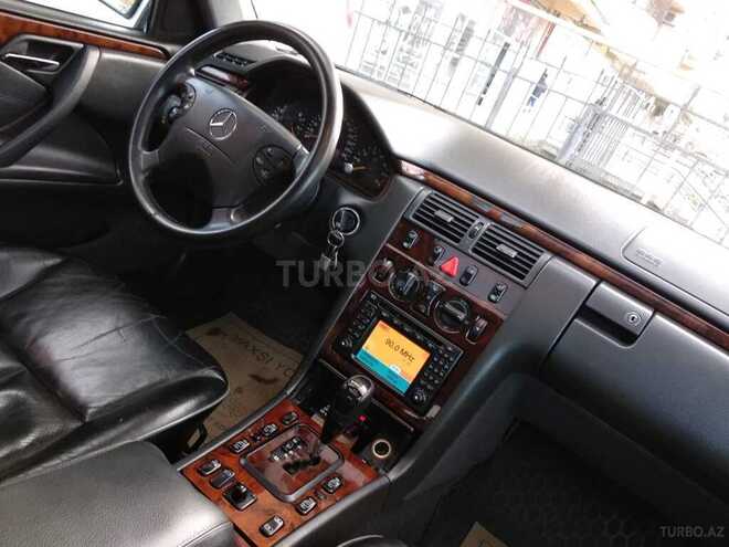 Mercedes E 240 2000, 326,900 km - 2.6 l - Bakı