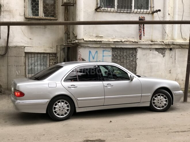 Mercedes E 240 2000, 326,900 km - 2.6 l - Bakı