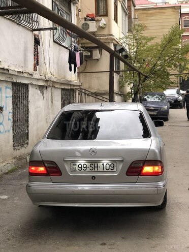 Mercedes E 240 2000, 326,900 km - 2.6 l - Bakı