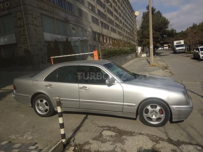 Mercedes E 240 2001, 280,000 km - 2.6 l - Bakı