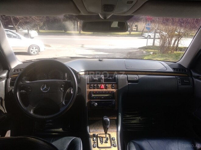 Mercedes E 240 2001, 280,000 km - 2.6 l - Bakı