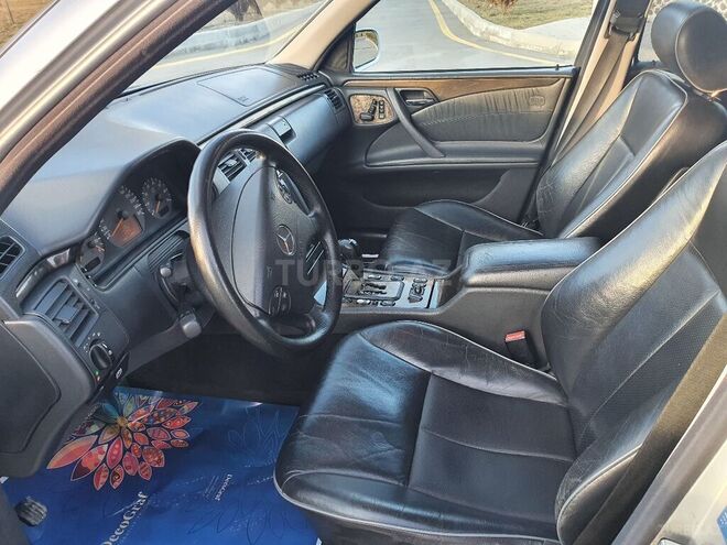 Mercedes E 320 2000, 206,000 km - 3.2 l - Şəki