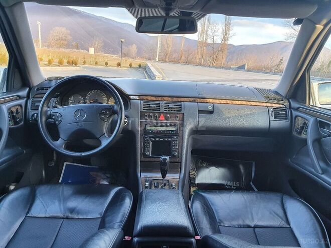 Mercedes E 320 2000, 206,000 km - 3.2 l - Şəki