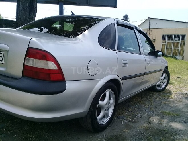 Opel Vectra 1997, 371,000 km - 1.8 l - Qax