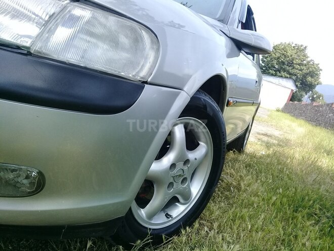 Opel Vectra 1997, 371,000 km - 1.8 l - Qax