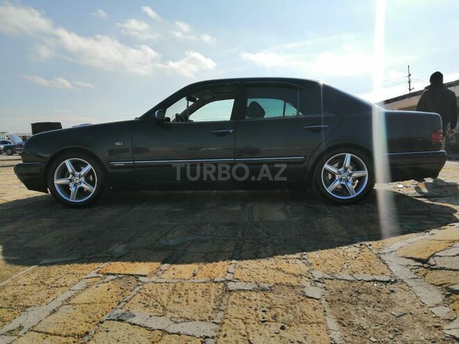 Mercedes E 240 1999, 290,000 km - 2.4 l - Bakı