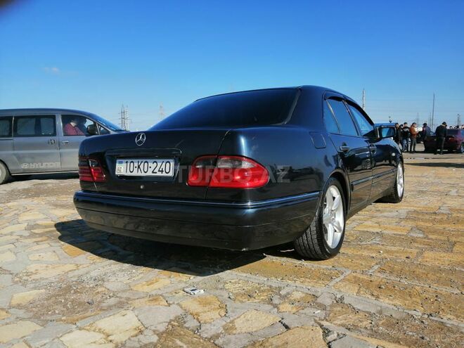 Mercedes E 240 1999, 290,000 km - 2.4 l - Bakı