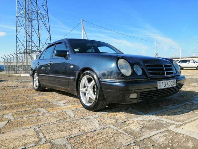 Mercedes E 240 1999, 290,000 km - 2.4 l - Bakı