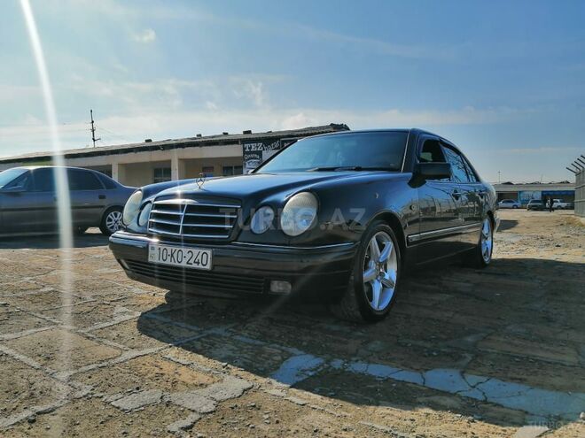 Mercedes E 240 1999, 290,000 km - 2.4 l - Bakı